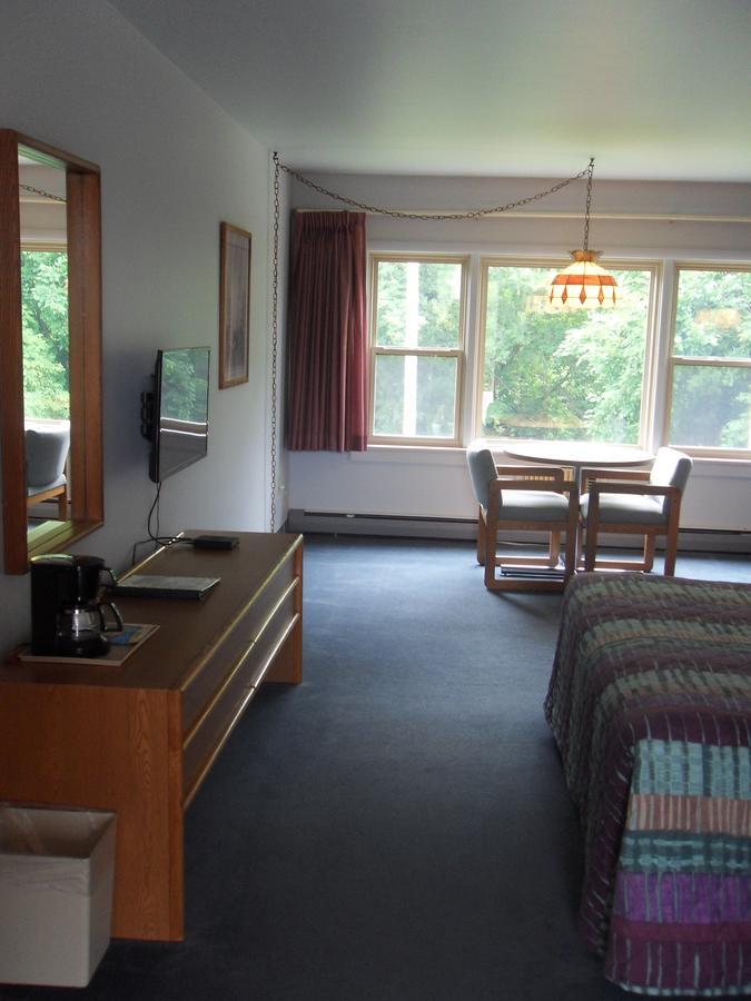 Swan Inn Motel Comstock Park Экстерьер фото