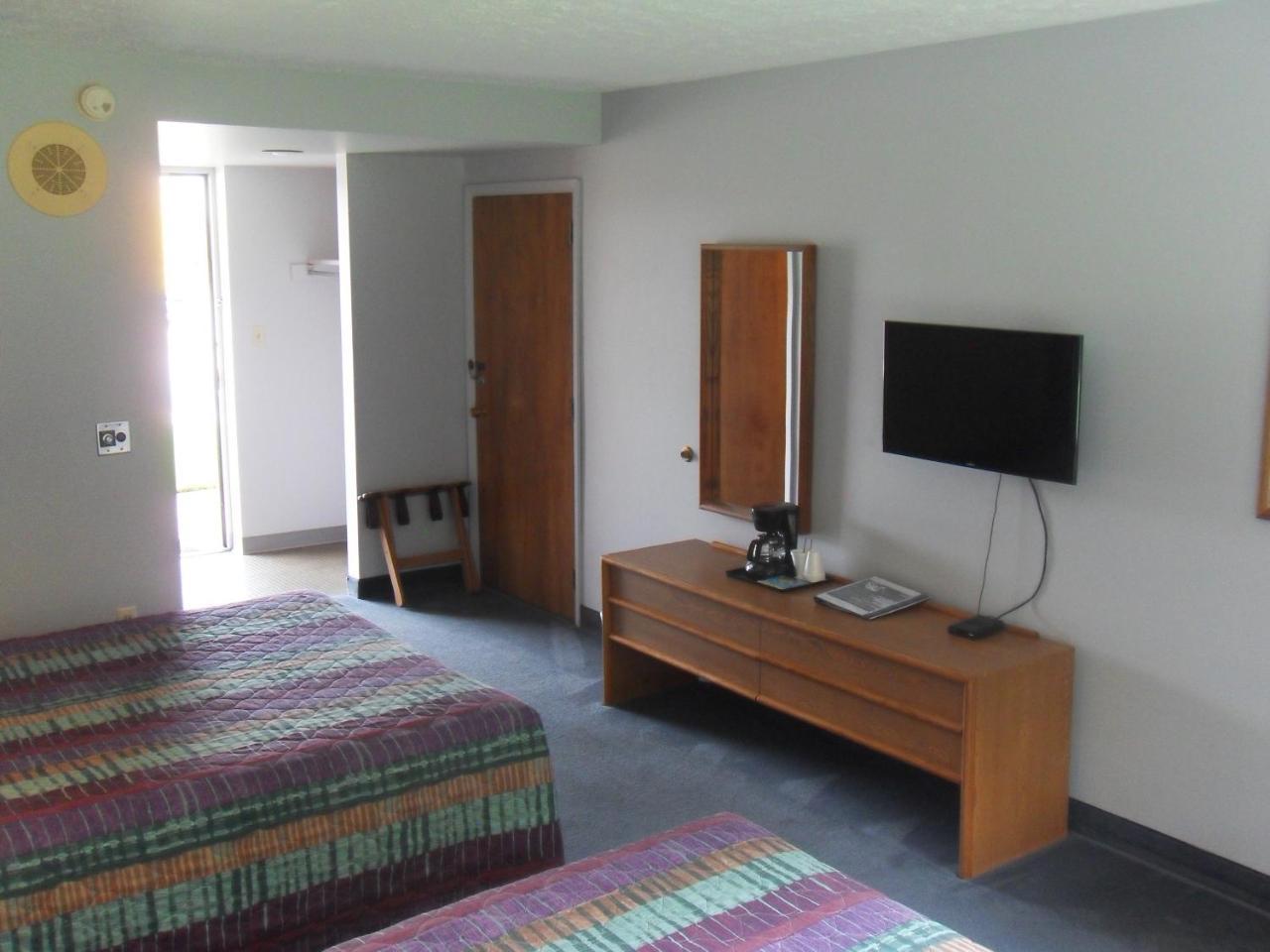 Swan Inn Motel Comstock Park Экстерьер фото
